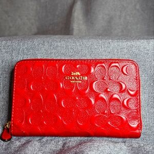 Coach Medium Id Zip Wallet In Signature Leather in Red